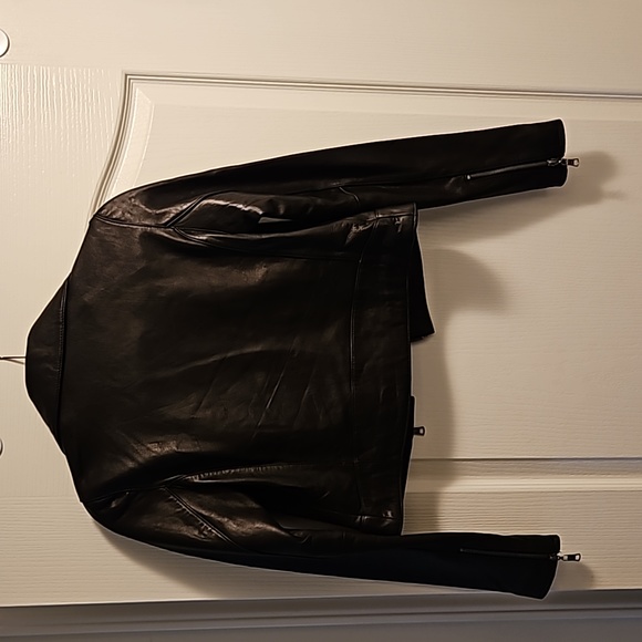Black leather jacket size small...like new - Picture 3 of 3
